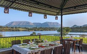 Saffronstays Lake House Bouganvillea, Nashik -Villa With Great Lake Views And Patio Dining